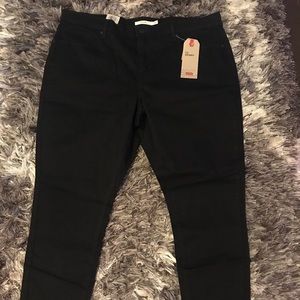 Never worn! New Levi Jeans